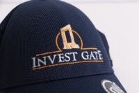 Čepice, výšivka Invest Gate